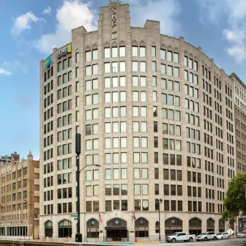 Home2 Suites by Hilton St. Louis Downtown Отели рядом с достопримечательностью «Старое здание суда»