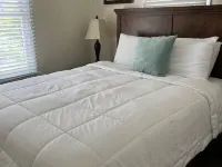 Great Water Front 2 Story Townhouse With Boat Slip available at additional cost Hoteles en Duck Key