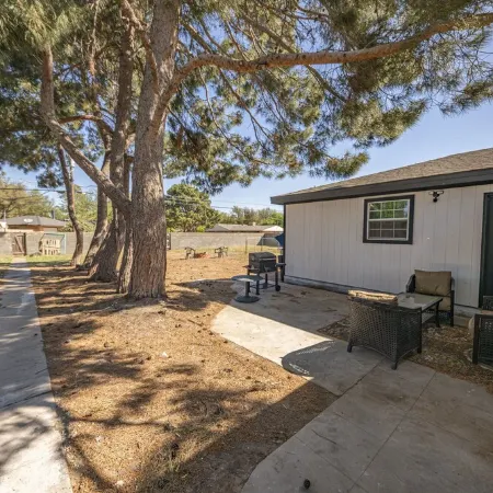 Right At Home-Old Midland Living with massive yard