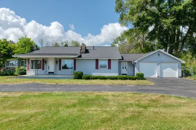 100 ft of private sandy beach on West Bay 3 miles from downtown TC.  Lic#2022-53 Hotels near DeYoung Natural Area