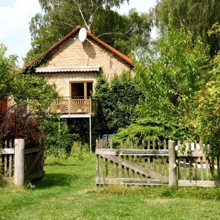 A place of rest and retreat in the natural garden