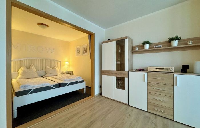 Lake view oasis with private jetty: your dream vacation apartment by the water