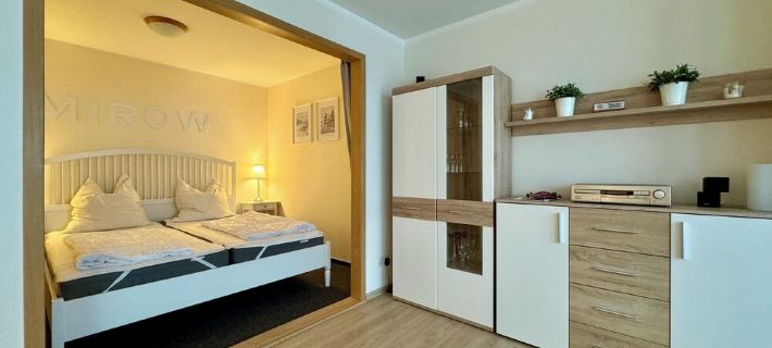 Lake view oasis with private jetty: your dream vacation apartment by the water Hoteles en Mirow