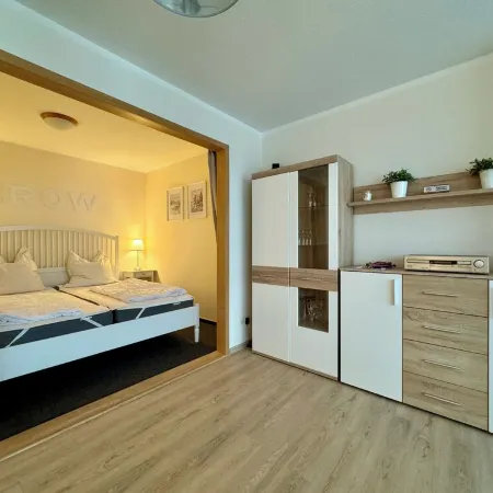 Lake view oasis with private jetty: your dream vacation apartment by the water