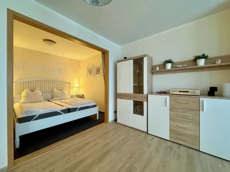 Lake view oasis with private jetty: your dream vacation apartment by the water