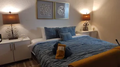 Mirage- Private Secret Studio w Shared Hot Tub Lake Carlsbad Recreation Area 주변 호텔