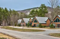 Luxury 4BR Townhouse with Hot Tub, Fireplace, Deck & Game Room in Conway, NH
