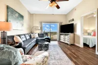 Dog Friendly bay front condo, shared pool and hot tub right next to the beach Hotels in Madeira Beach