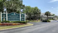 Furnished Balcony and Access to Tennis Courts and Pool - Charming Coastal Retreat Hoteles cerca del Aeropuerto Hilton Head