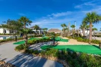 Screened Pool and Resort Amenities - Charming Family Retreat Hotels in Osceola County
