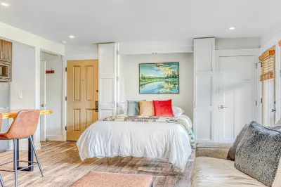 Dog-friendly, second floor condo with pool & hot tub access, & wood fireplace
