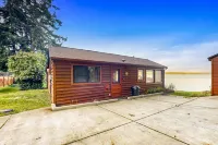 Cozy Oceanfront Cabin with Large Deck & Water Views - Close to Beach Hotels in Island County
