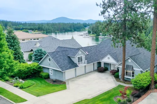 Private Dock and Scenic River Views - Luxurious Designer Getaway Hotels in Post Falls