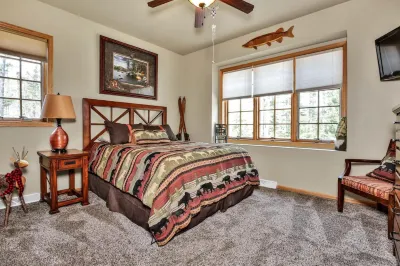 Three-Story Townhome w/ Dock Access on Duck Lake, Gas Fireplaces, AC & WiFi