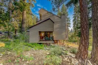 Scenic Forest Views and Cozy Balconies - Charming Woodsy Retreat