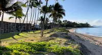 Oceanfront Gem, Top Floor Views & Gorgeous Sunsets, King Bed, Full AC, Dual Bath Sink, Fast WiFi Hotels in Kīhei