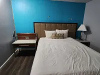 Stylish Hideaway - Full Kitchen, Near Bases, Dining, Shops Hotels in Bremerton