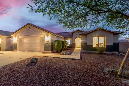 Private Heated Pool and Spacious Outdoor Oasis - Tranquil Family Haven