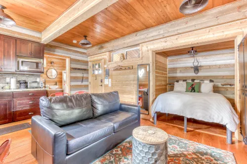 Adorable studio with modern amenities - close to slopes & restaurants Hotels in Government Camp