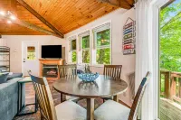 Ski-in/ski-out roundhouse with ski slope access and streaming services Hotels in Sugar Mountain