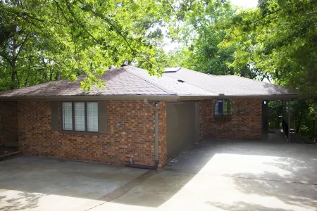 Blue Heron Cove Lakehouse in the Ozarks