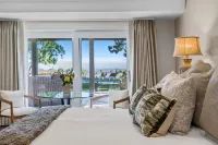 Endless Views and Swimming Pool - Stunning Coastal Retreat