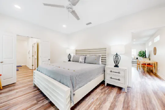 Looney Dunes Dream House - Unit 301