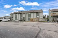 Lakeside Pool and Stunning Views - Serene Waterfront Retreat