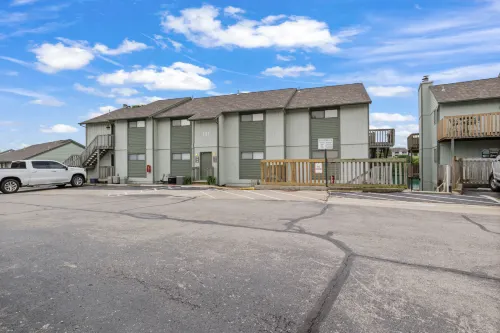 Lakeside Pool and Stunning Views - Serene Waterfront Retreat