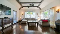 Cozy Oasis - Free WiFi, Fully Equipped Kitchen, BBQ Area