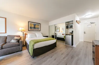 Sauna, Balcony and Scenic Lake Access - Cozy Retreat Hotels near Donner Summit SNO-Park