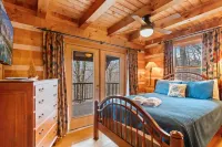 Mountain Views and Hot Tub - Cozy Mountain Cabin Retreat