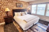 Cozy Retreat with Fully Equipped Kitchen - Charming Mountain Haven