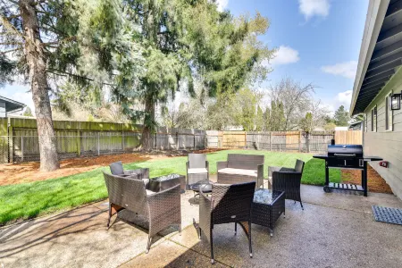 Pet Friendly Home Near Intel and Nike!