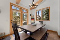 Stunning Mountain Views and Cozy Hot Tub - Enchanting Lodge Retreat Hotels in Winter Park