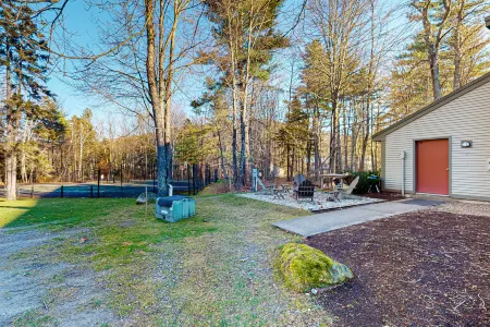 Charming condo near skiing and trails with gas fireplace, deck, and tennis court