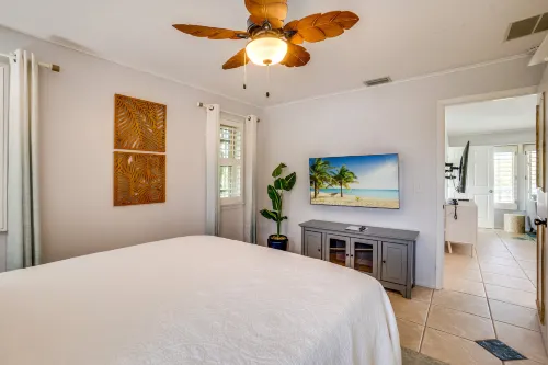 Heated Pool, Tiki Bar and Golf Cart Included - Luxurious Oasis Hotels in Anna Maria