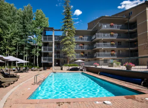 Breathtaking Mountain Views and Elegant Finishes - Charming Modern Retreat