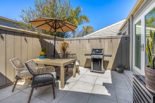 Private Beach Access and Resort Amenities - Spectacular Coastal Oasis