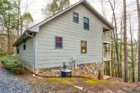 Cozy Cabin with Nature's Wonders - Charming Rustic Retreat Hôtels à : Comte de Fannin