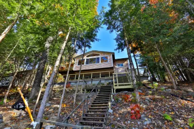 Waterfront Access and Rustic Comforts - Charming Lakeside Retreat Hotels near Happy Valley Orchard