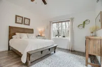 Charming Cabin Retreat - Fire Pit, Covered Porch, More Hotels in Haines Township