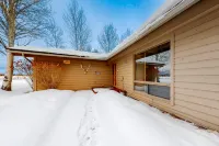 Country townhome next to golf course with mountain view & vaulted ceilings Hotels near Grand Teton National Park