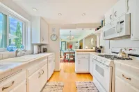 Sunny Cottage with Expansive Backyard - Charming Coastal Retreat