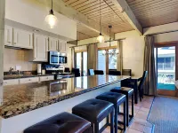 Cozy Retreat - Hot Tub, WiFi, Ski-in/out, Fireplace فنادق في Snowmass Village