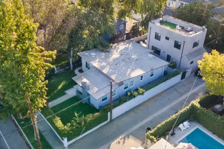 Rooftop Deck and Spacious Outdoor Areas - Elegant Haven