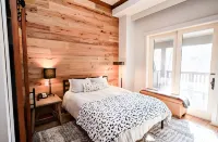 Luxurious Amenities and Ski Valet Service - Stunning Alpine Retreat Hotels in Jeffersonville