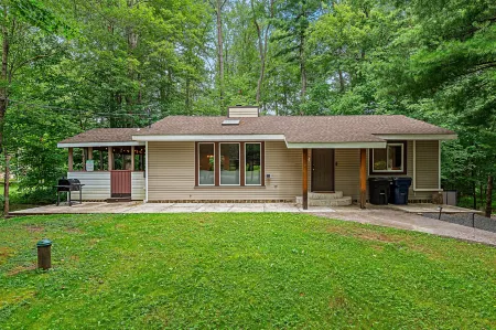 Stylish Getaway with Game Room and Lake Access - Charming Mountain Retreat