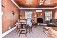 Serene Lakefront - Wildlife Haven, Wifi, Sauna, Grill