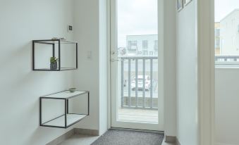 Delightful 2 Bedroom Apt - Balcony - Parking